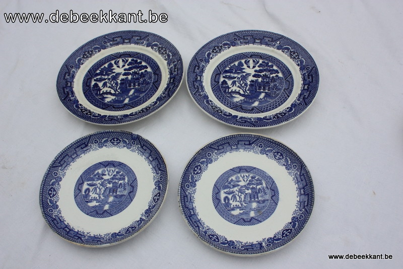 Set van 4 antieke borden Société ceramique Maestricht decor WILLOW